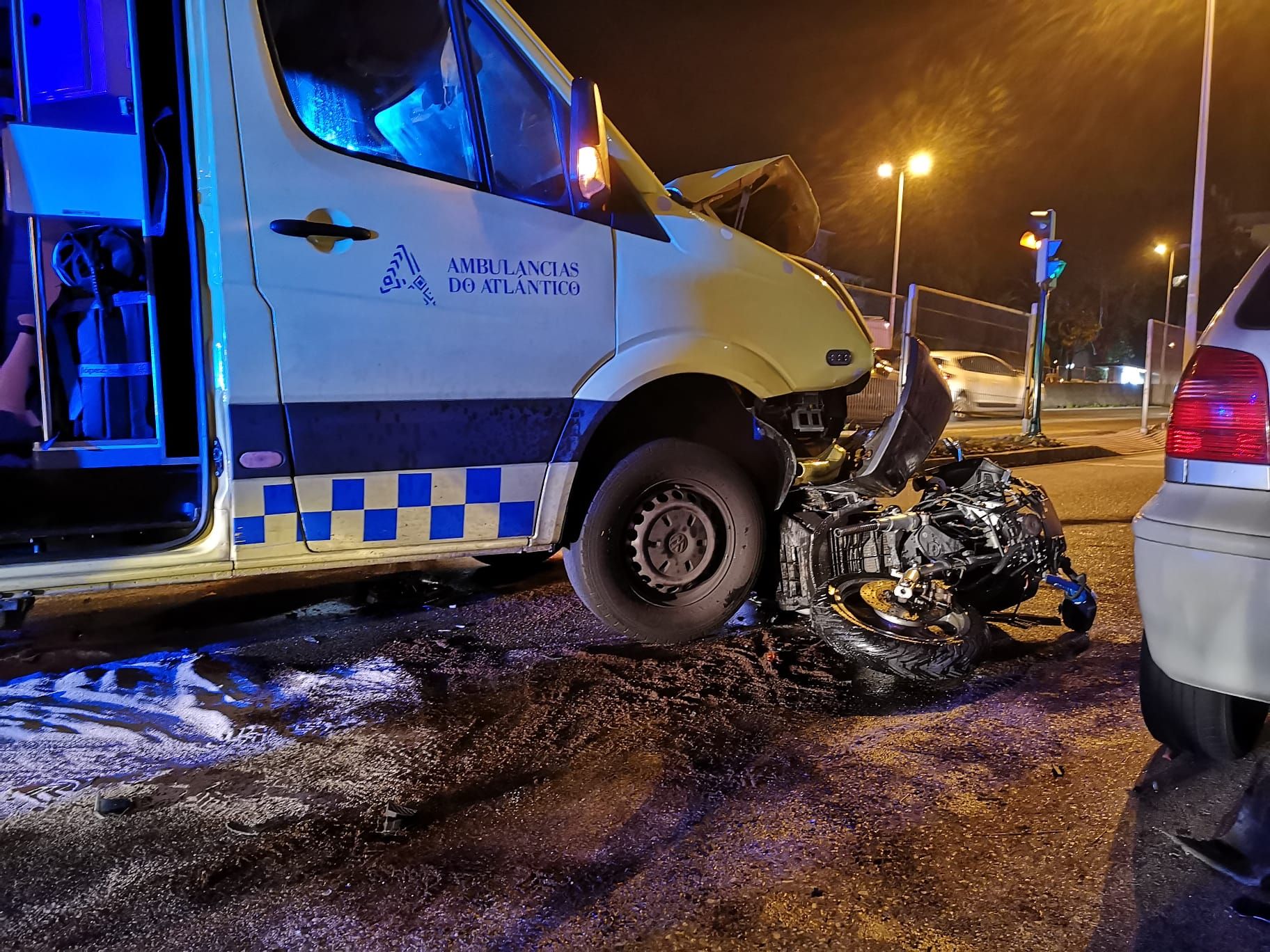 La colisión entre la motocicleta y la ambulancia