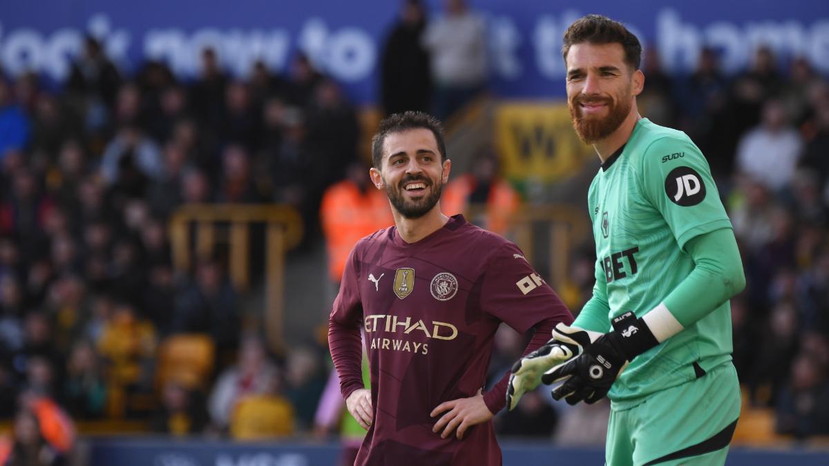José Sá bromea con Bernardo Silva después de una gran parada a un disparo de Rúben Dias