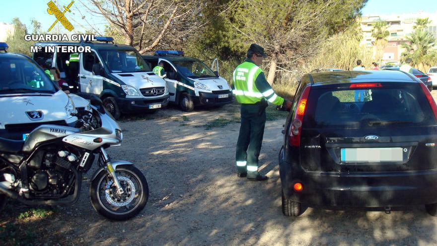 Diez detenidos por conducir bajo influencia del alcohol y otra por hacerlo sin puntos