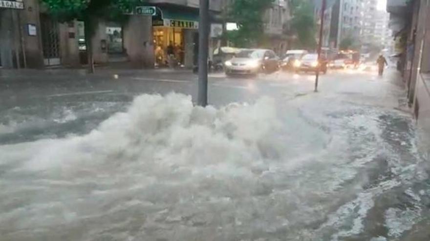 Tiempo en Galicia | Una tromba de agua inunda el centro de Ourense