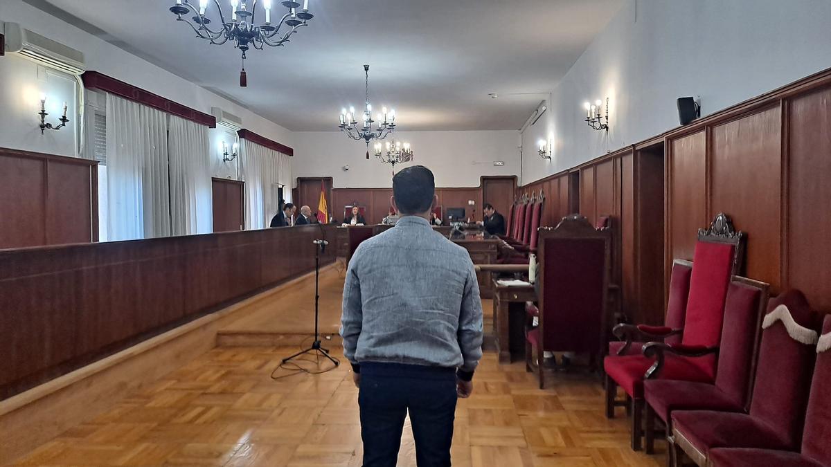 El condenado durante el juicio en la Audiencia Provincial de Badajoz.