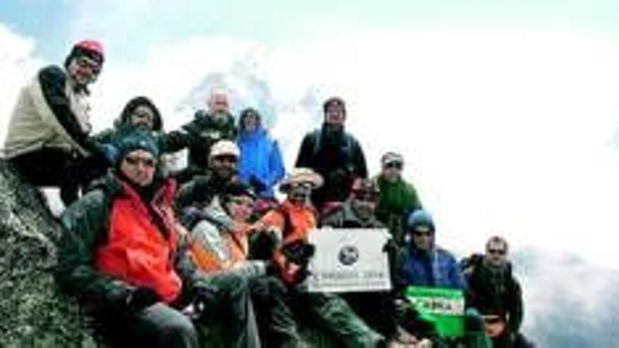 La expedición Córdoba Everest ya mira la cima en su aclimatación desde el monte Kalapatar