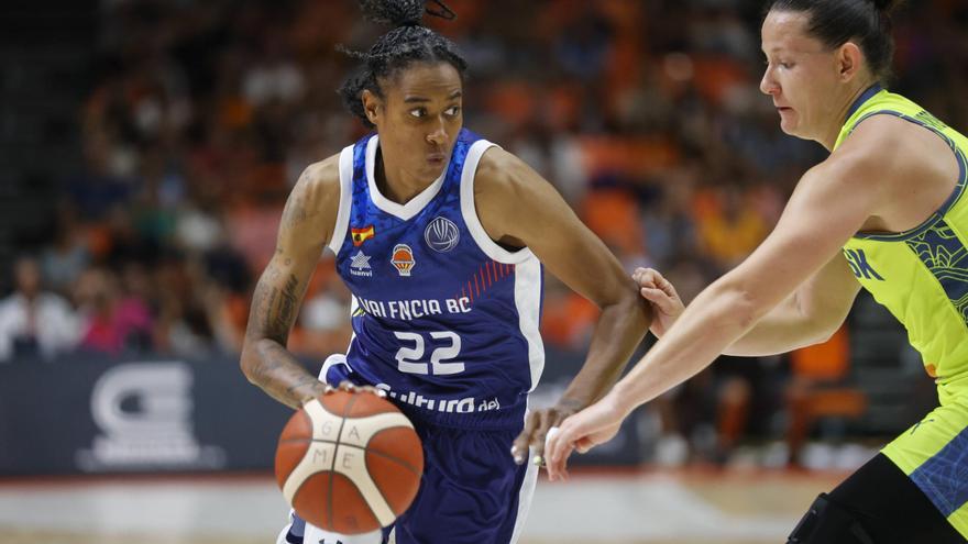 Yvonne Turner se marcha del Valencia Basket