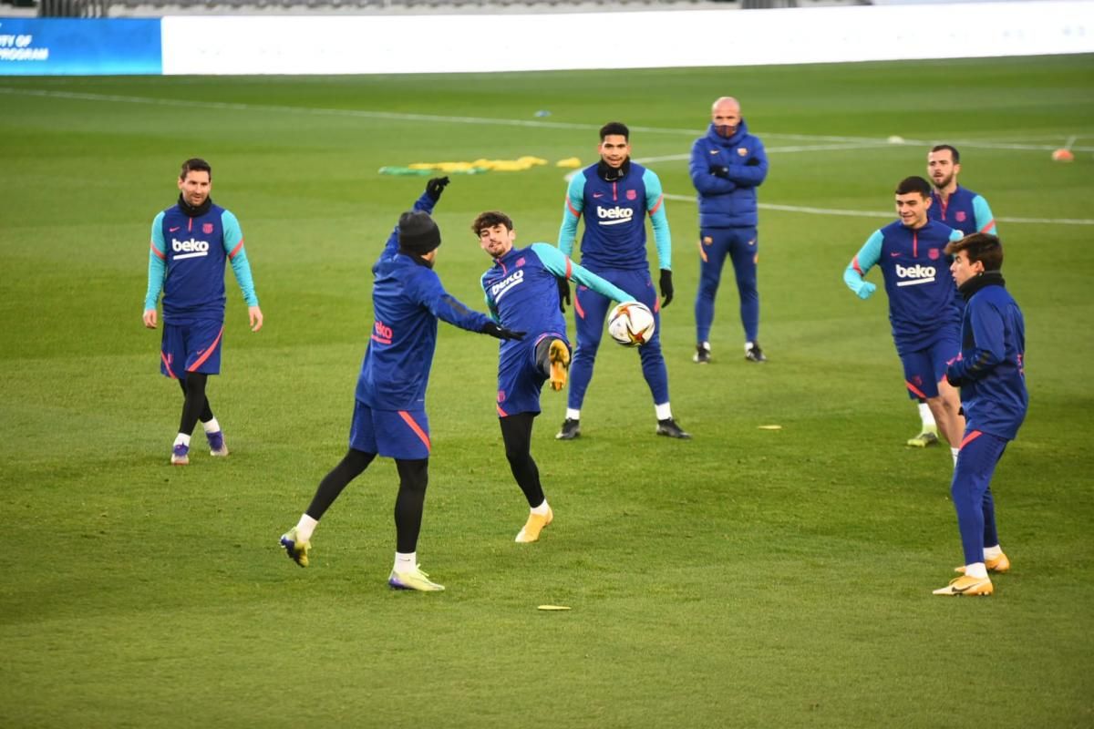 Entrenamiento del FC Barcelona en el estadio de El Arcángel