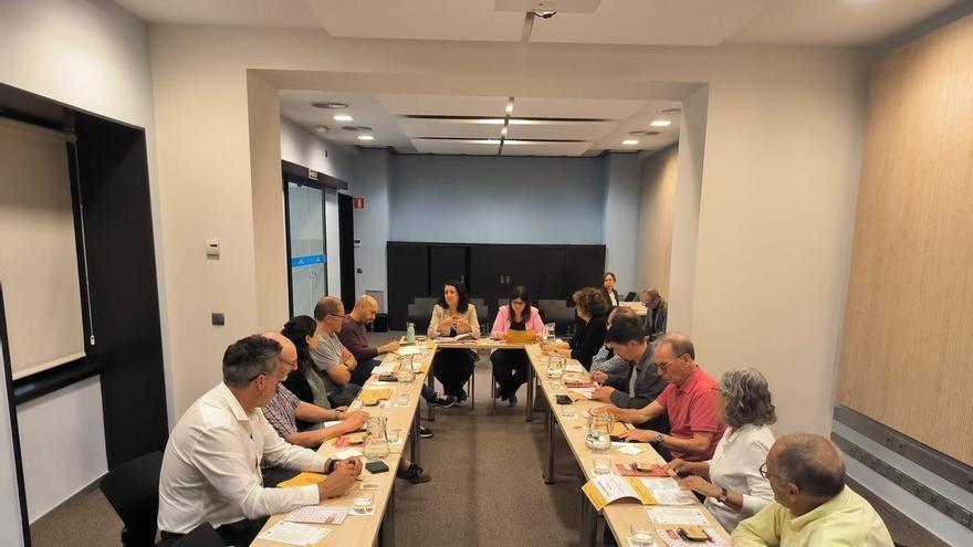 Girona reuneix per primer cop grups municipals i entitats per treballar conjuntament en favor del català
