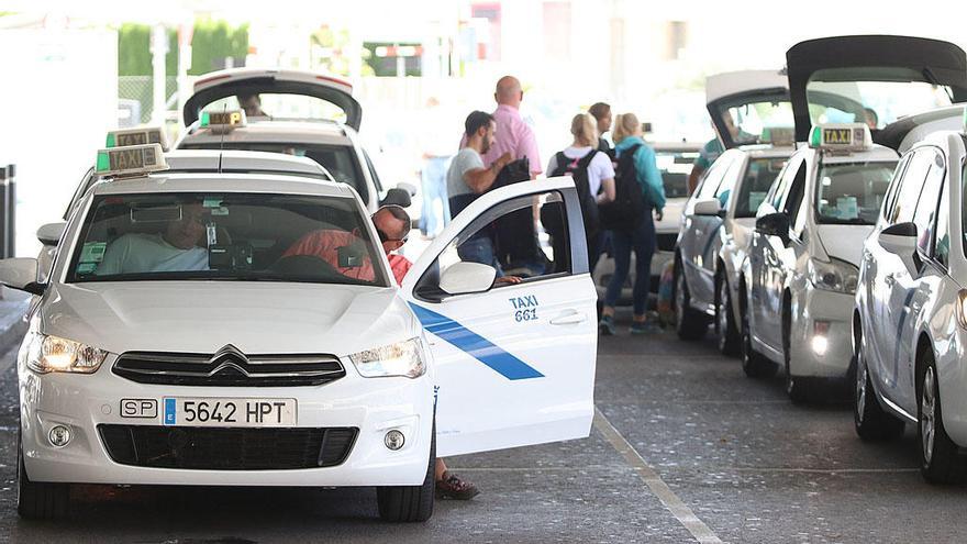 Parada de taxis en Málaga.