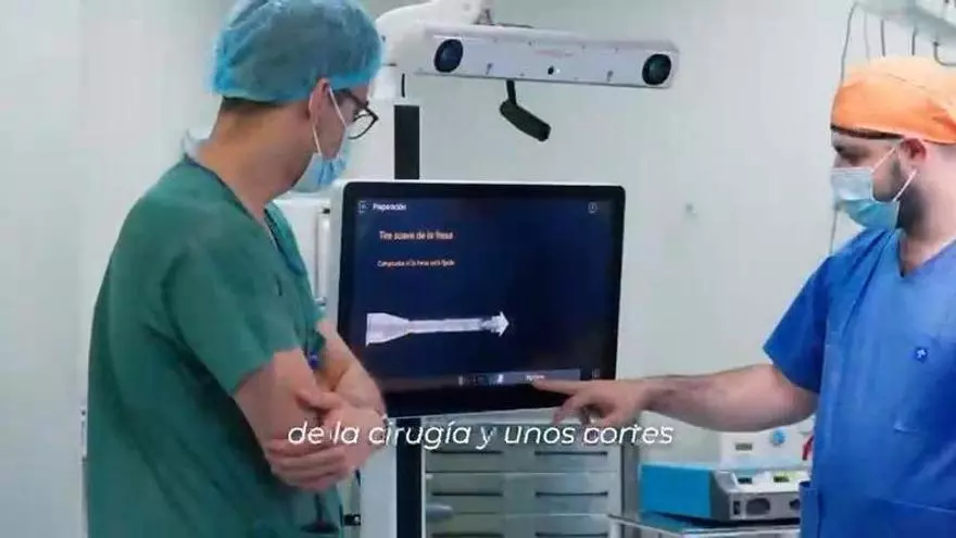 Traumavist opera la rodilla de un paciente con el robot CORI