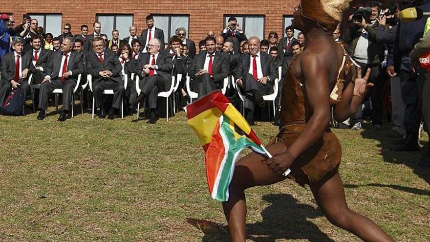 La selección fue recibida en Potchefstroom con sones de ritmos tribales y danzas tradicionales.