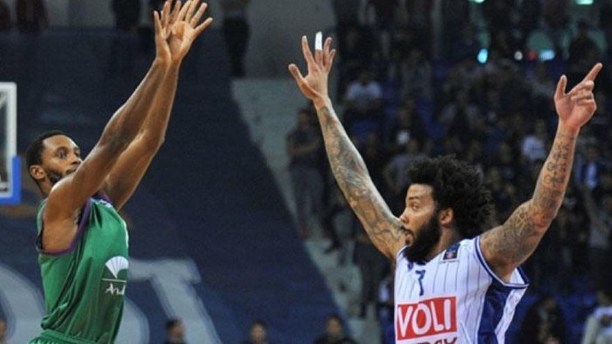 Marcus Williams, en la imagen junto a Kyle Fogg, regresa a Málaga por primera vez desde que dejó el equipo el verano de 2013, tras llegar Joan Plaza al banquillo verde.