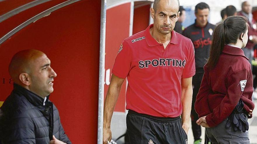 Mario Cotelo, ante Abelardo, durante su primera experiencia como delegado, en Palamós.