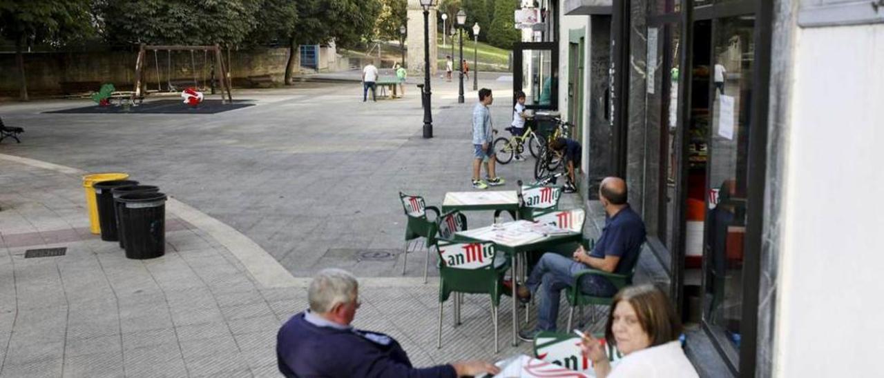 La terraza de Arquitecto Tioda que arrasó un conductor ebrio el domingo.