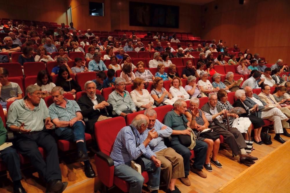 Uxía pone en pie al auditorio Mar de Vigo