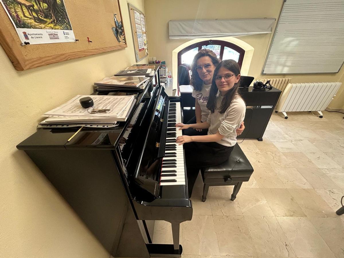 Por la izquierda, Elsa Mieres y Abril García.