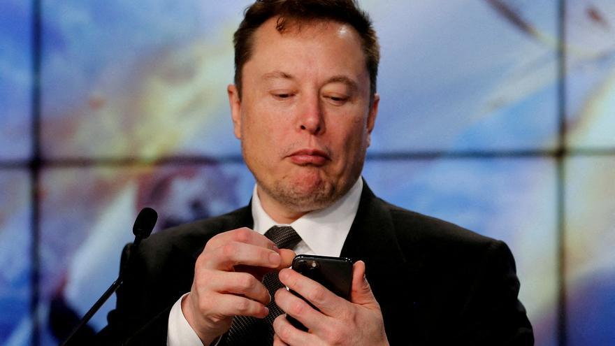 Elon Musk pausa la compra de Twitter