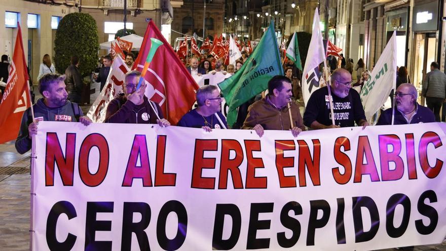 Un millar de argumentos para proteger a los trabajadores de Sabic en Cartagena