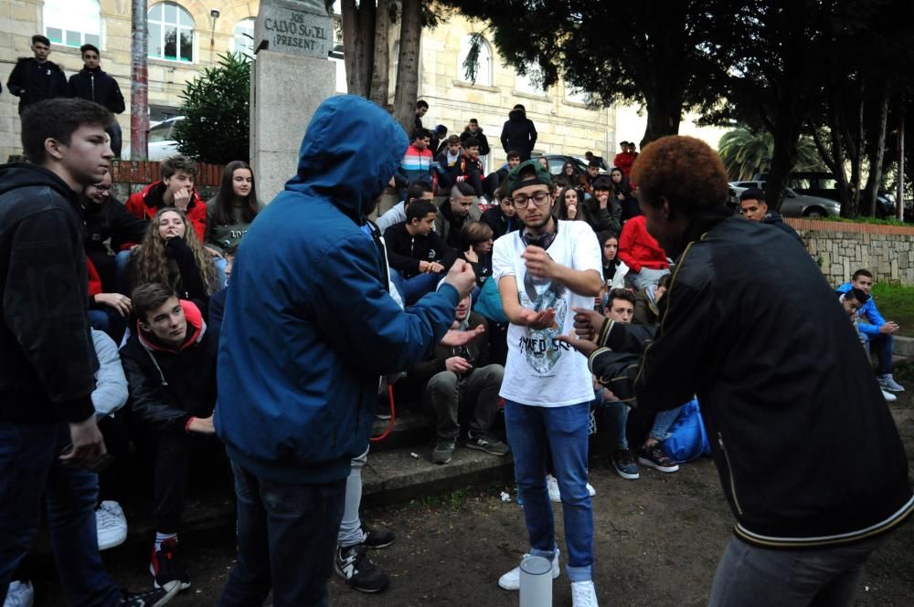 El parque Fleming acogió una de las conocidas como "Batalla de gallos" en las que se emplea el rap a modo de picotazos