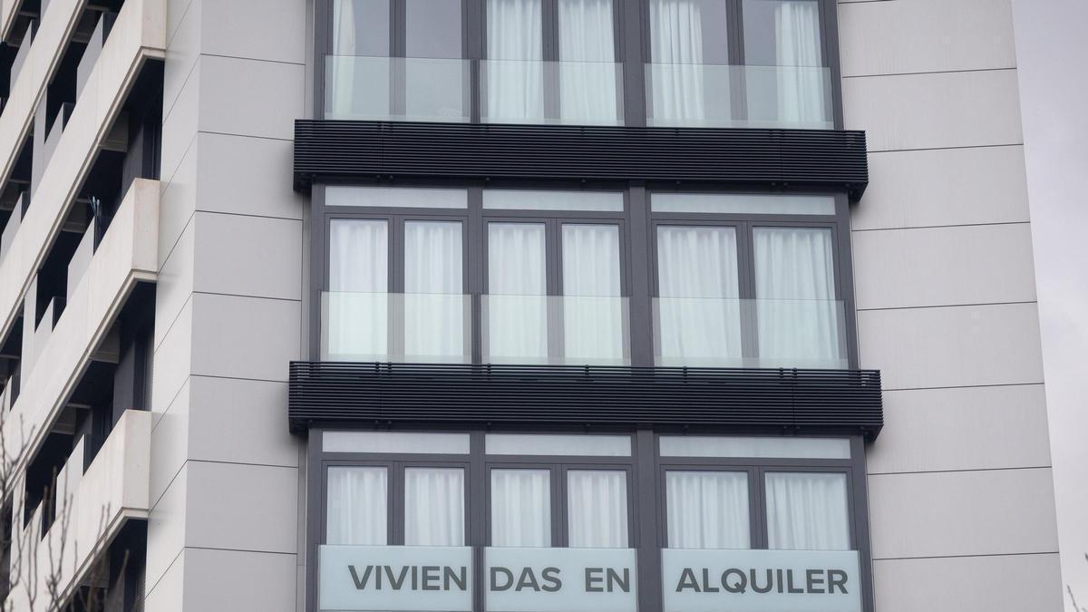 ¿Cómo afecta a los grandes caseros y los fondos el decreto de vivienda? Del límite a las compras ‘a derribo’ al ‘castigo’ fiscalidad y los desahucios