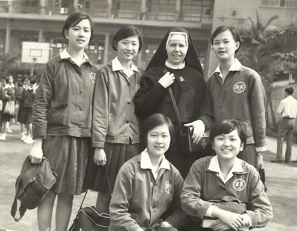 Con alumnas de Taiwán en 1965.