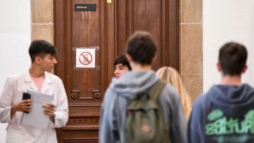 Los móviles, proscritos en las aulas de A Coruña