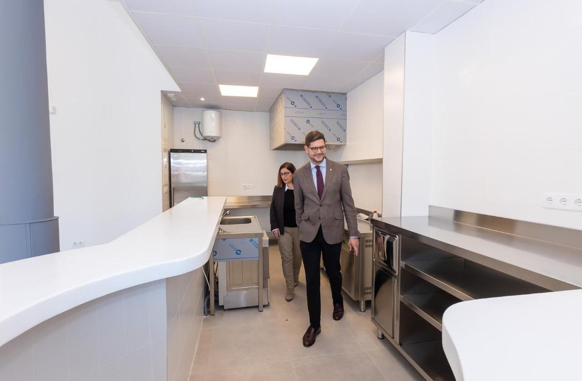 Visita a les obres del bar del centre social de Benipeixcar després de dur-se a terme les obres de reforma integral.