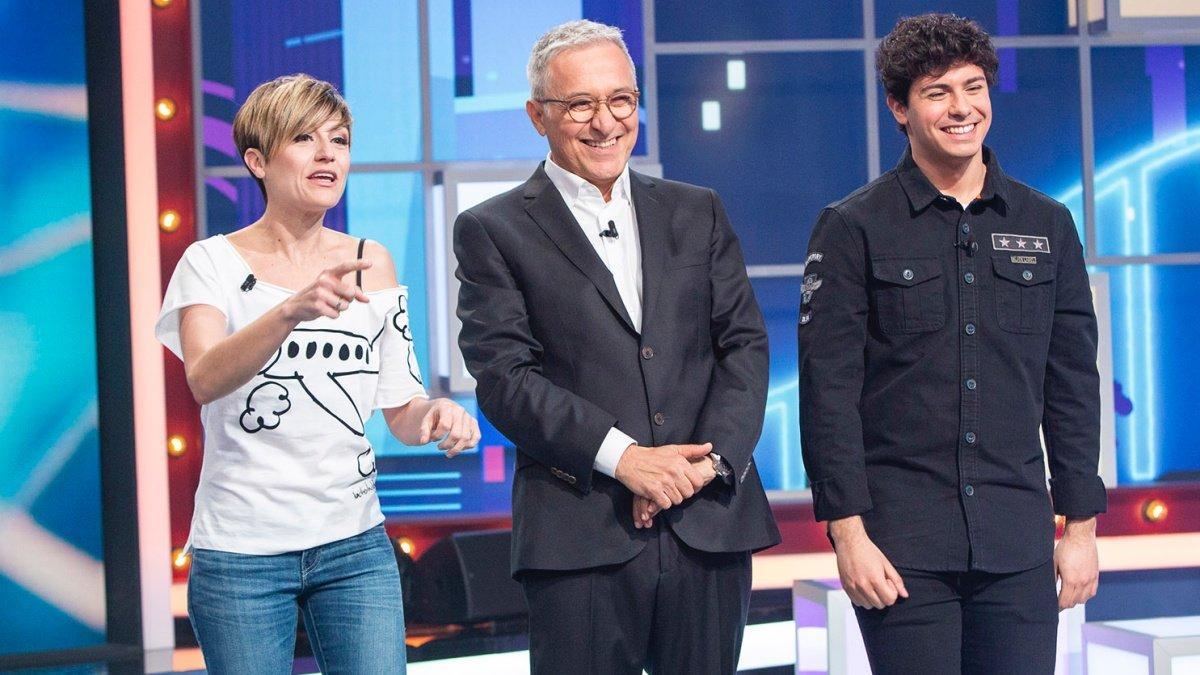 Xavier Sardà con Sara Escudero y Alfred García en el plató de 'Juego de niños'