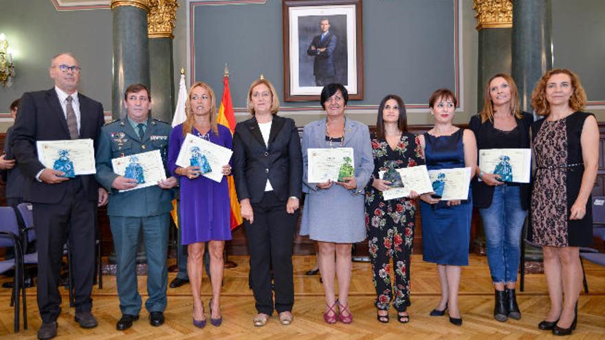 El grupo de premiados, este viernes en la Delegación del Gobierno.