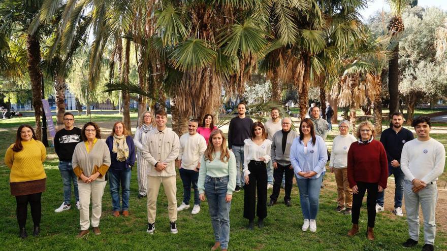 La candidatura que encabeza María Teresa Pérez, ayer en la ciudad de València. | GERMÁN CABALLERO