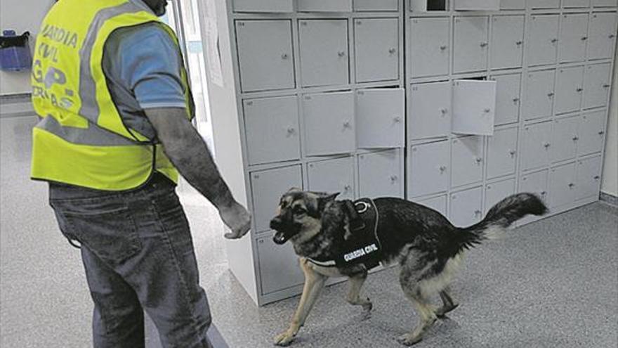 Dos detenidos por llevar pastillas y hachís a un vis-à-vis en Albocàsser