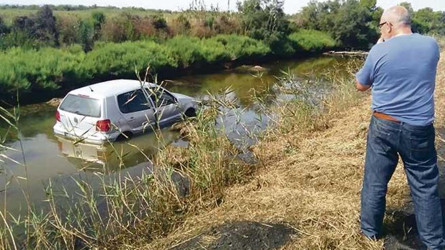 Un coche en s´Albufera