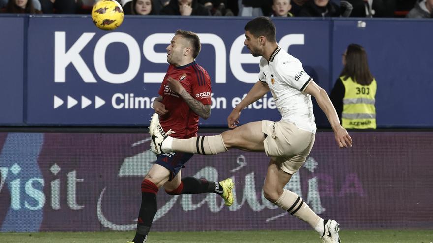 El Valencia recupera la séptima plaza y Budimir falla un penalti en el 97