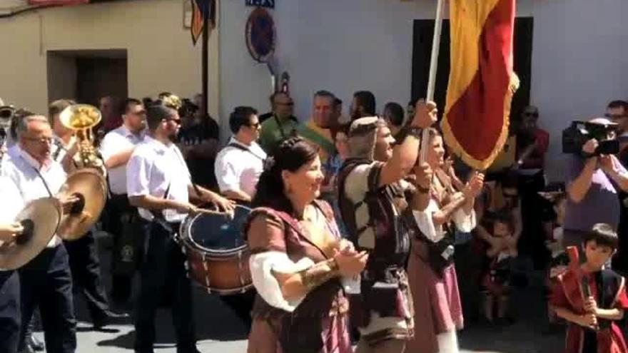 Las banderas protagonistas de la segunda jornada de Moros y Cristianos de Castalla