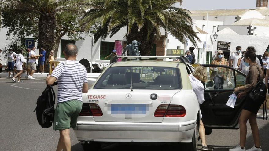 Teguise convoca las pruebas de aptitud que permiten obtener el permiso municipal de conductor de taxis