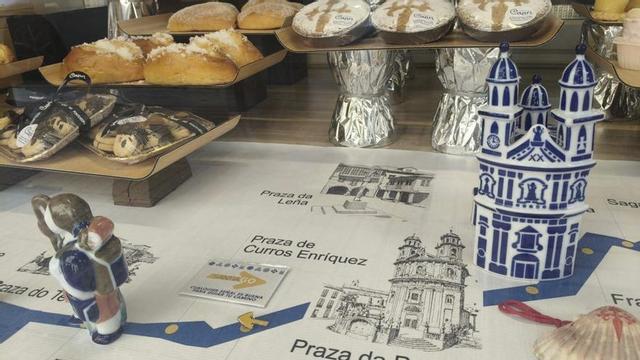 Algunhas das propostas do escaparate de Confitería Capri.