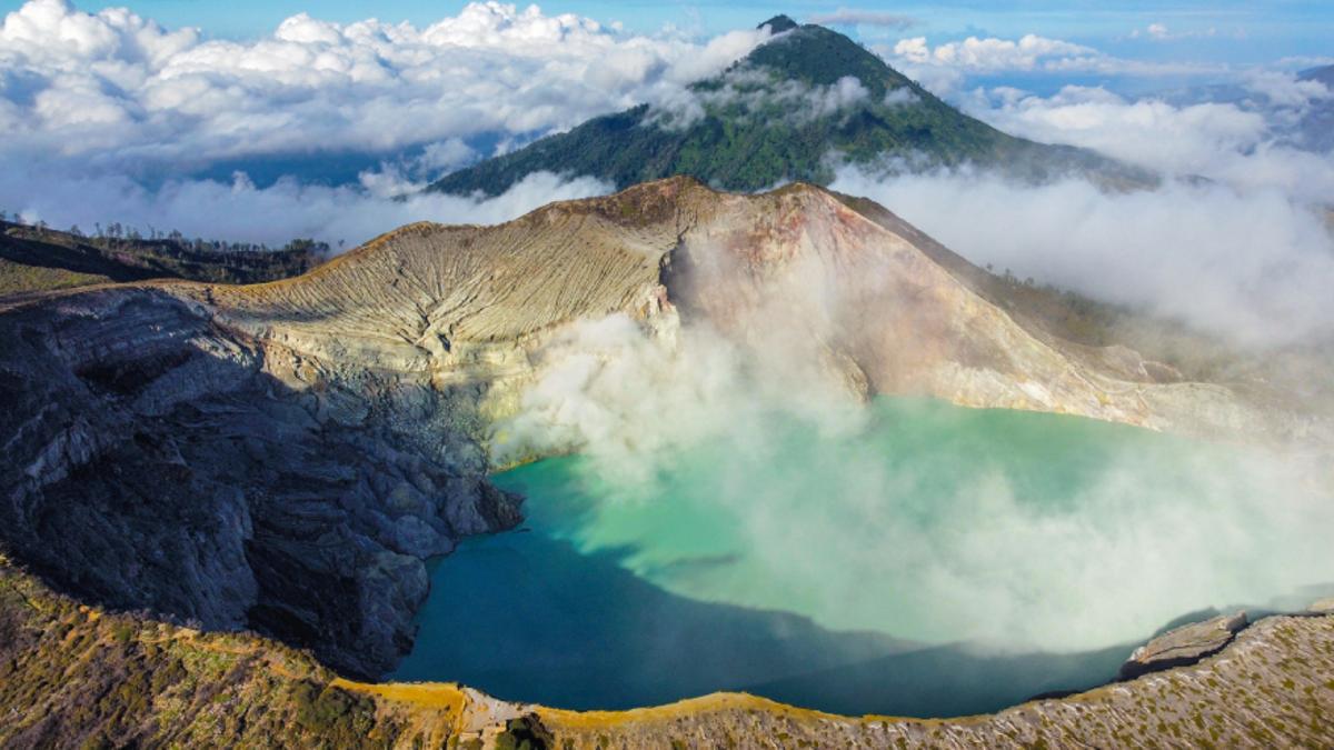 Estrellas, selvas y volcanes en la Expedición Viajar por Indonesia.