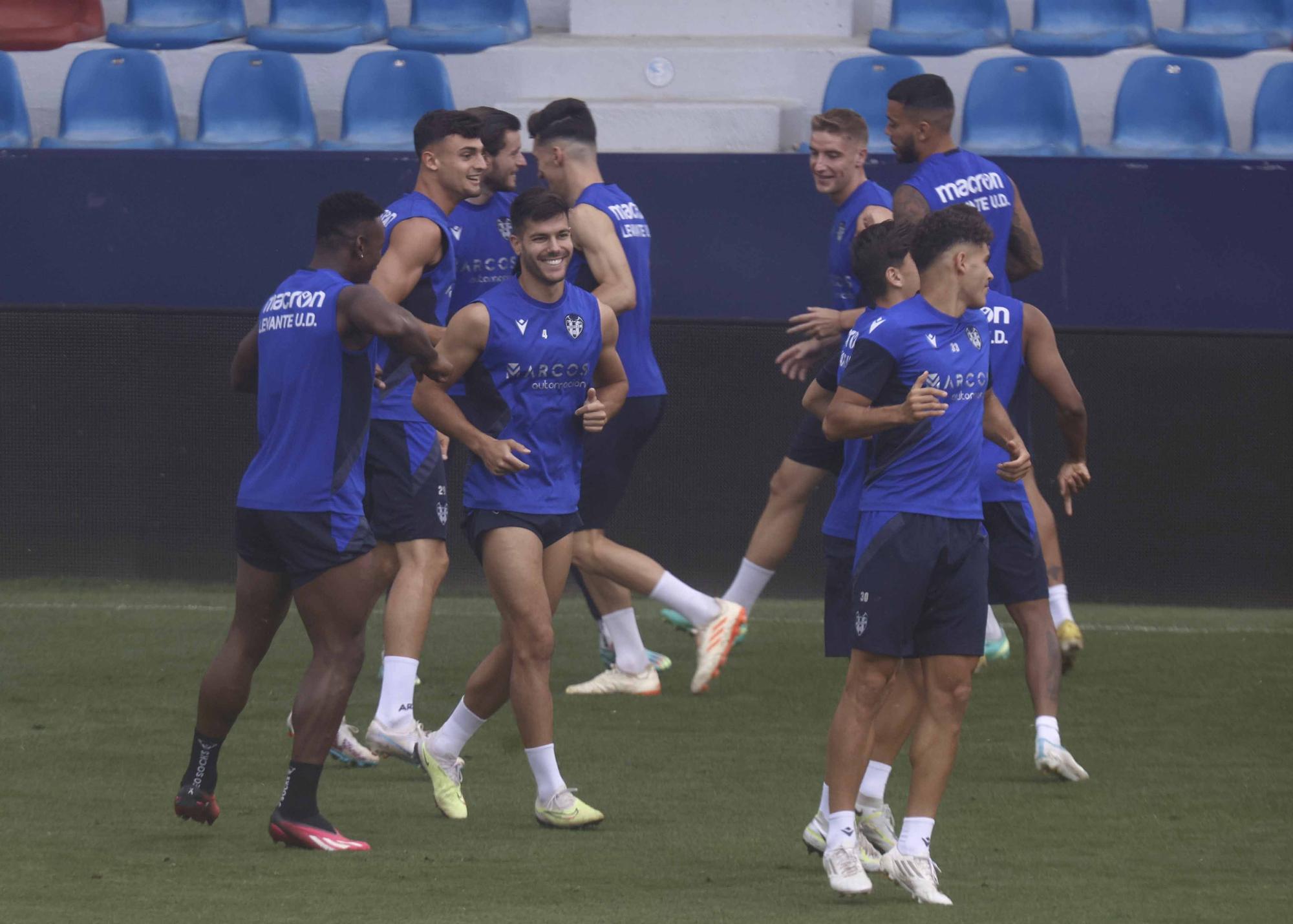 Entrenamiento previo por el ascenso del Levante UD