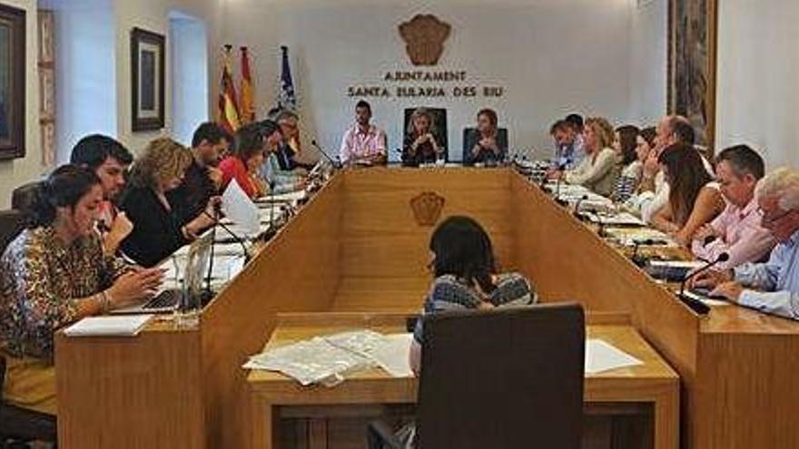 La Corporación de Santa Eulària, ayer, durante el pleno municipal.