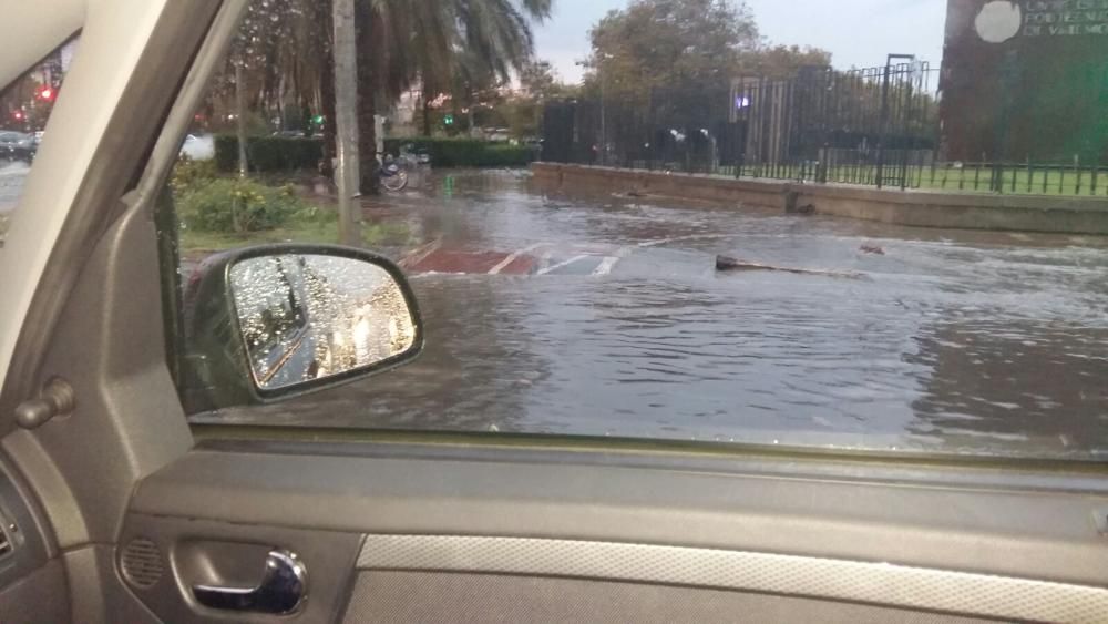 Una tromba de agua inunda Valencia