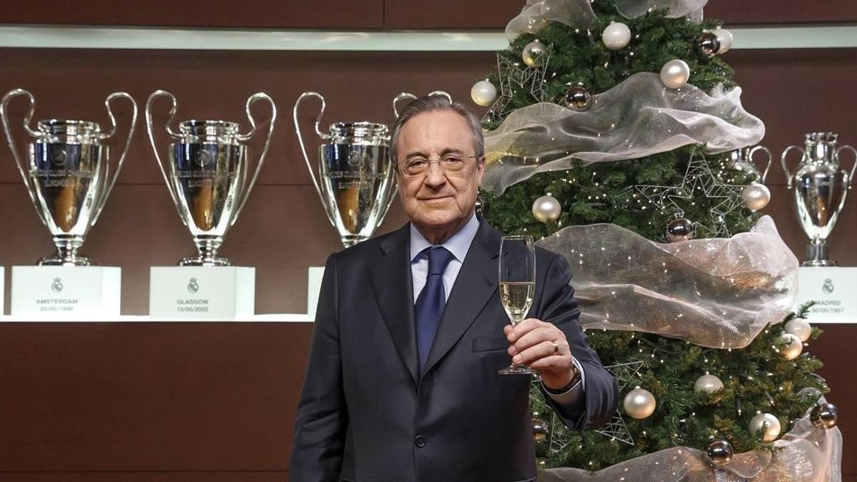 El presidente del Real Madrid, Florentino Pérez, felicita la Navidad a los socios del Madrid, en el 2015.