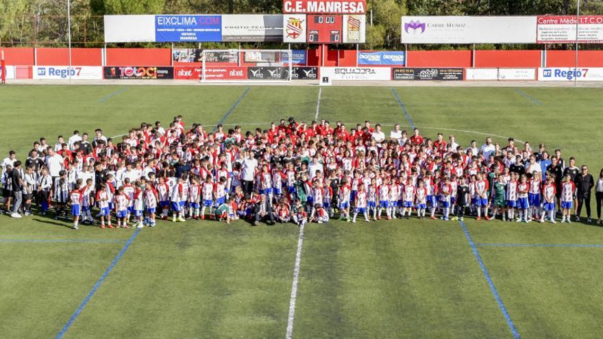 Plantilles del primer equip i del futbol base del CE Manresa en la presentació d&#039;aquesta temporada 2019/20 al Nou Estadi del Congost