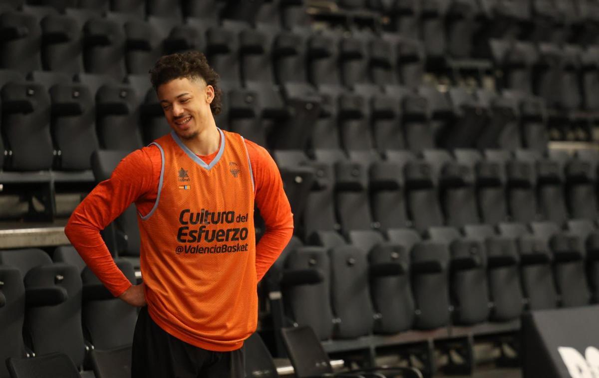 Jonah Radebaugh, antes del comienzo del entrenamiento de este jueves en la Fonteta