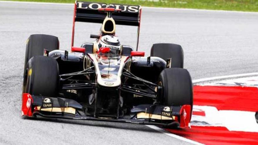 Kimi Raikkonen, a los mandos de su Lotus.