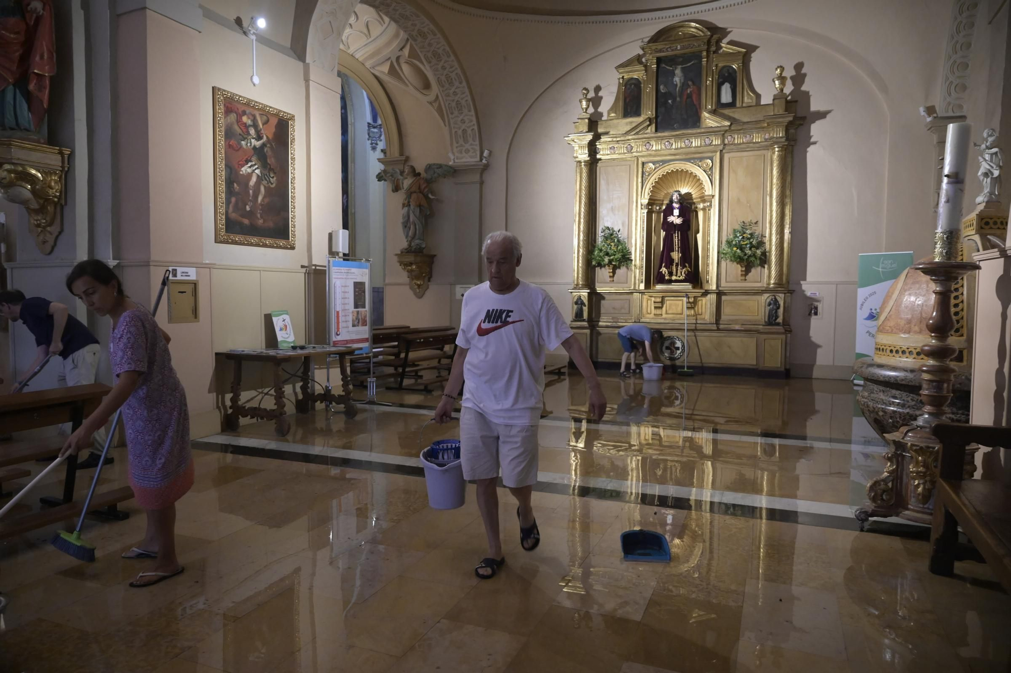 En imágenes | Reventón en la plaza San Miguel de Zaragoza