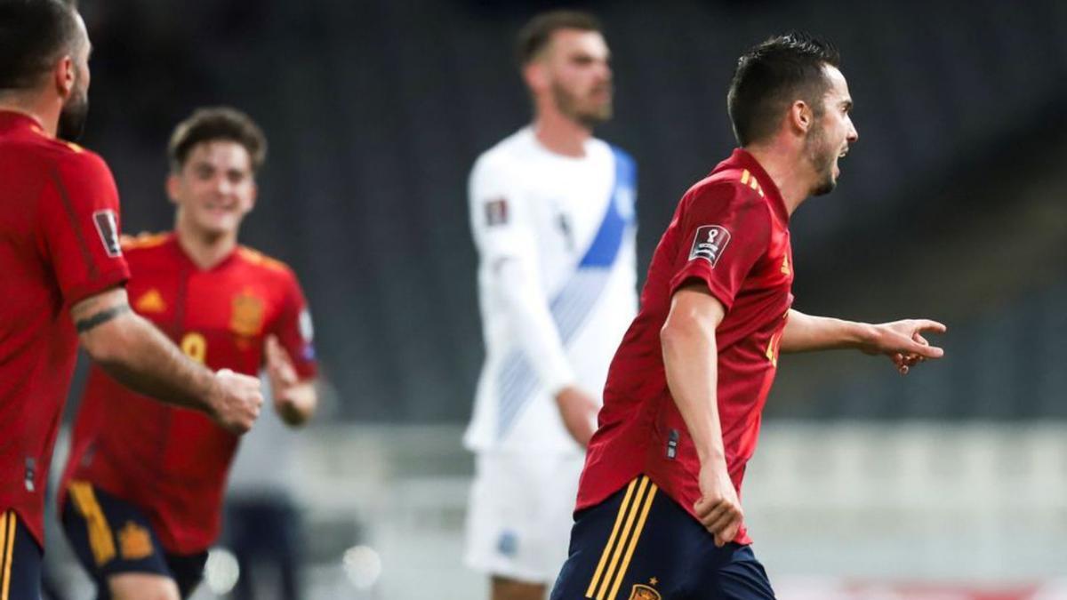 Pablo Sarabia celebrant el gol davant Grècia. | EFE