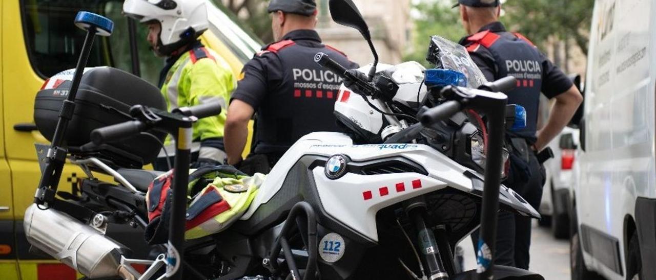 Operativo de Mossos contra la delincuencia habitual en Barcelona.