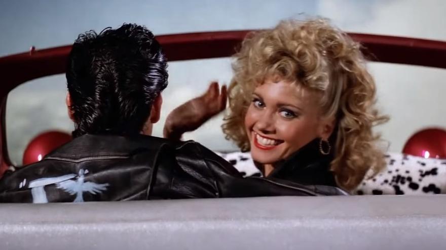 Archivo -    ¿Qué pasaría si el final de Grease revelara que todo era un sueño? Una disparatada teoría defiende que la película entera es una fantasía de Sandy (Olivia Newton-John), que estaría agonizante en la playa porque Danny (John Travolta) en realid