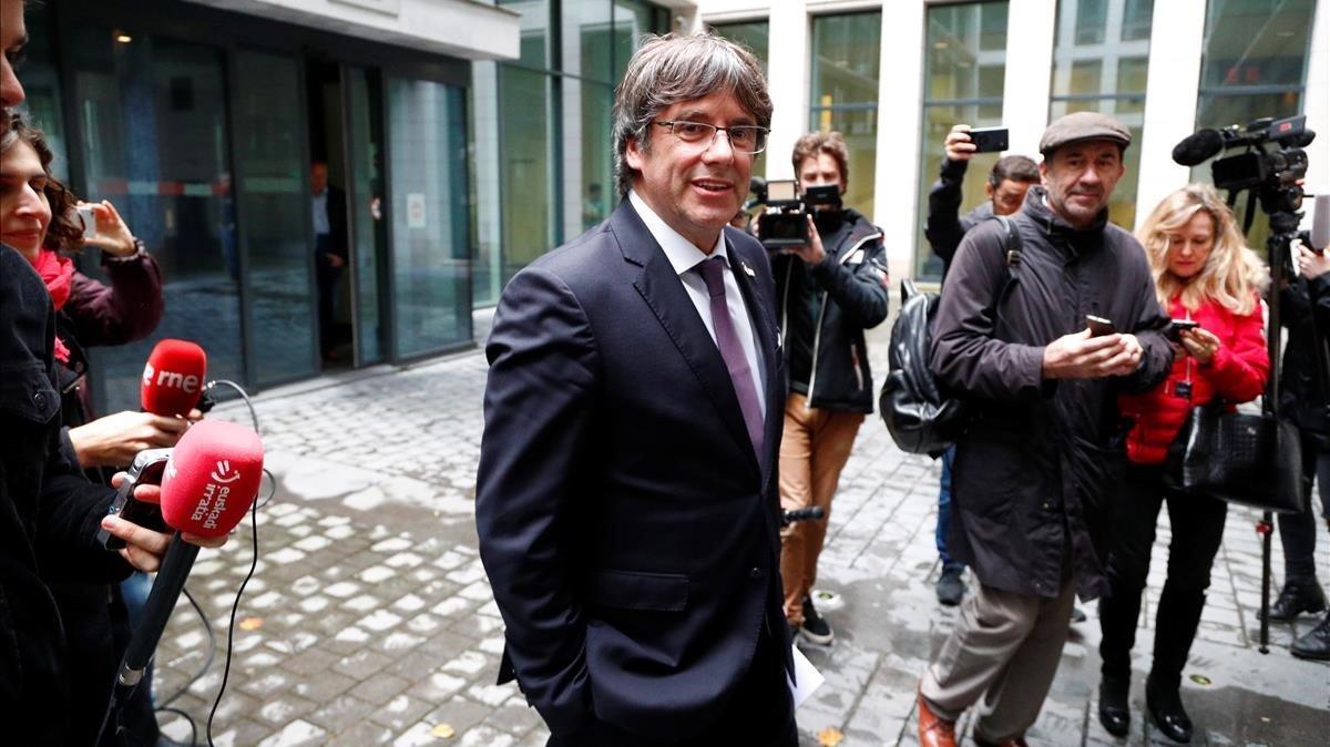 El expresidente de la Generalitat Carles Puigdemont a la salida de la fiscalia de Bruselas.