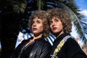Las gemelas Tuset triunfan en el desfile de Custo Barcelona en la 080