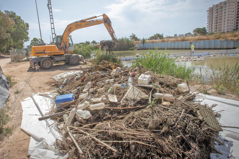 Toneladas de basura acumuladas en la desembocadura