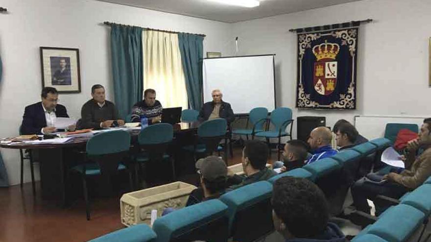 Responsables de la Mancomunidad Tierras de Aliste con bomberos del Parque de San Vitero.