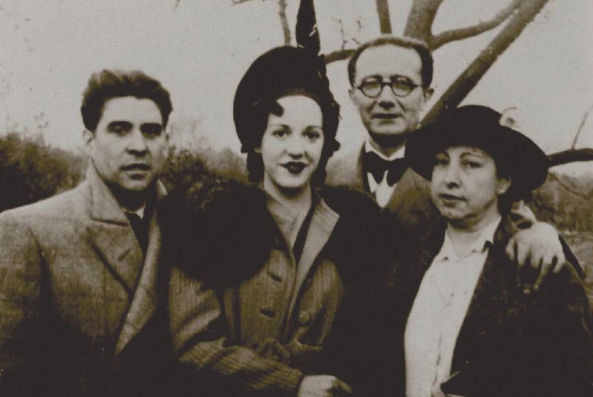 A la derecha, la pareja formada por Castelao y Virxinia Pereira